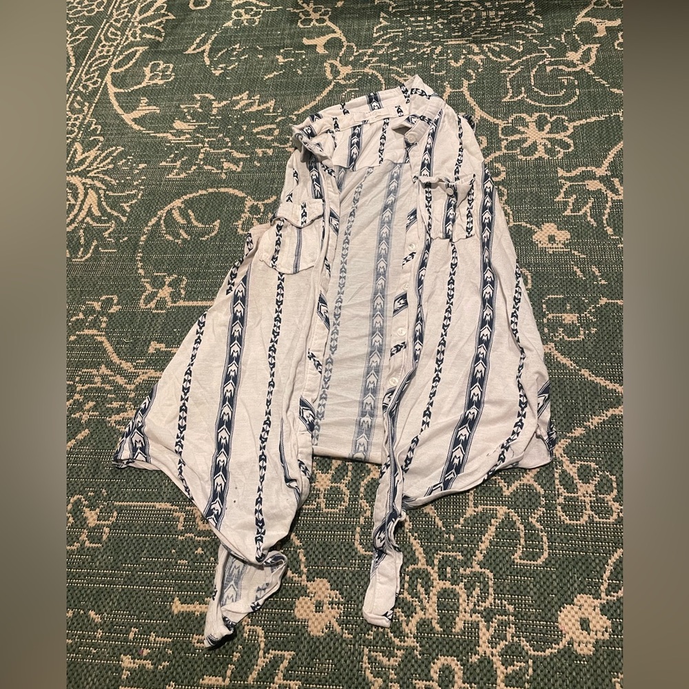 Eden & Olivia patterned blue and white button down